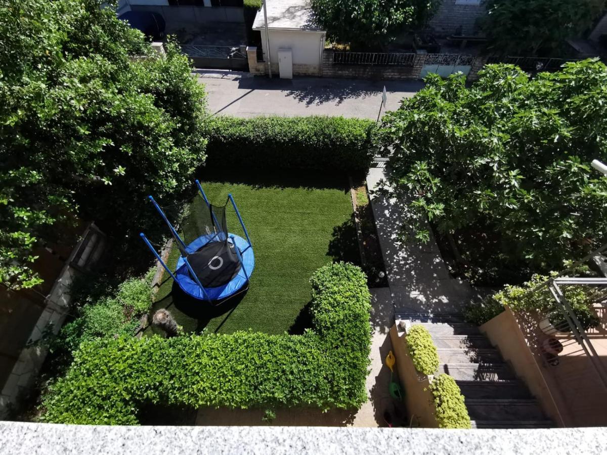 Near By Everything Vodice Esterno foto