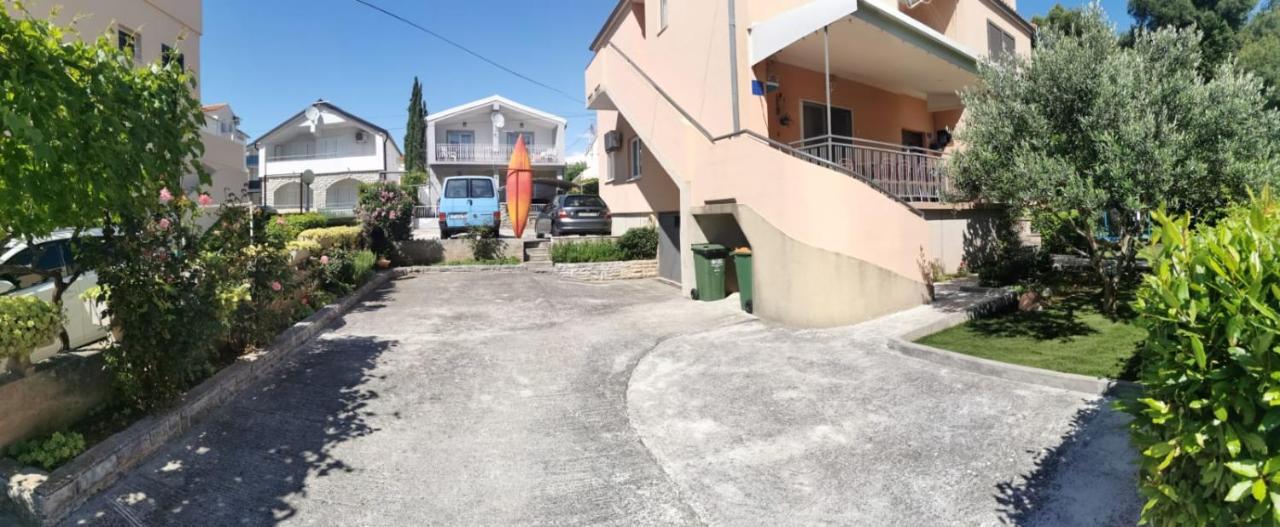 Near By Everything Vodice Esterno foto